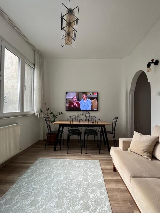 Centrally Located, 2+1 House In Taksim, Cihangir Istambul Exterior foto