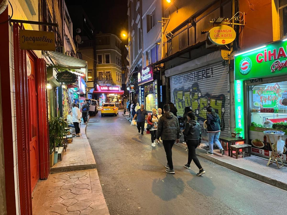 Centrally Located, 2+1 House In Taksim, Cihangir Istambul Exterior foto
